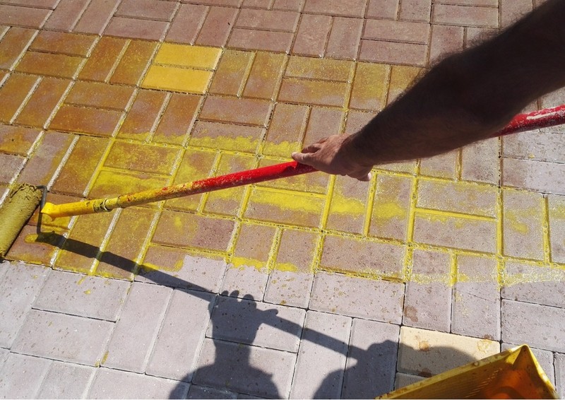 Как использовать кислотный краситель для бетона