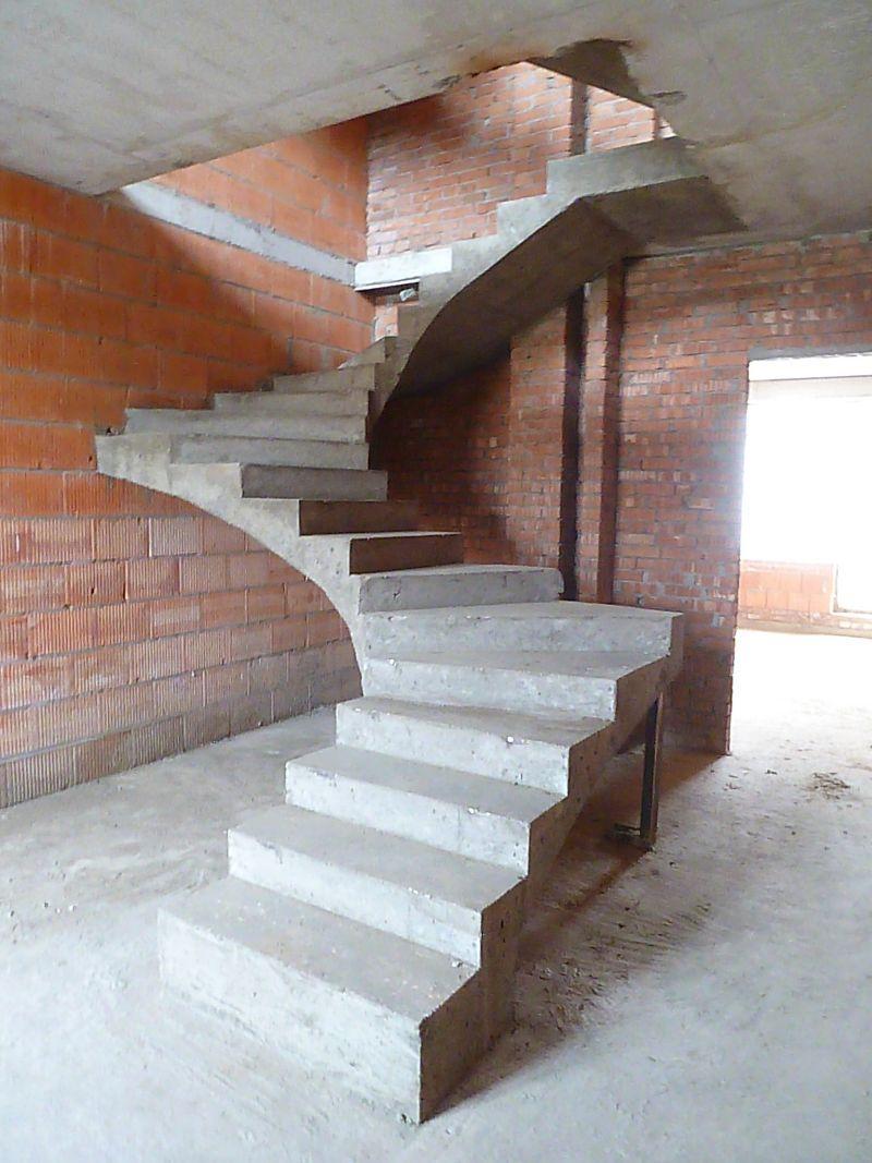 Заливка бетонной лестницы