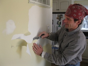 Как снять краску с бетонной стены в домашних условиях