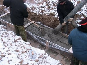 Преимущества и недостатки бетонирования в зимних условиях