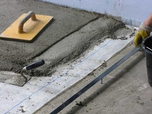 Стяжка пола бетоном