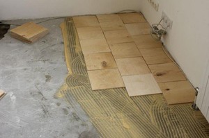 Монтаж деревянного пола на бетонном основании