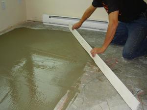 Как выровнить бетонный пол