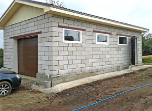 Плитный фундамент и керамзитобетонный блок — надежное решение для строительства гаража