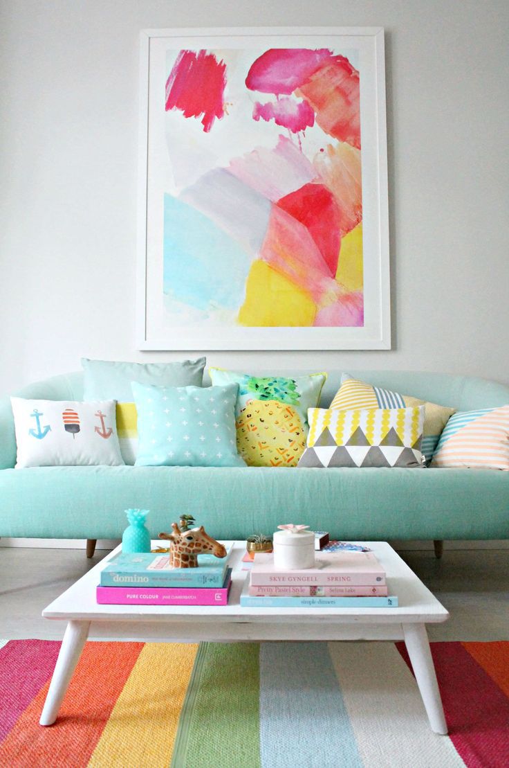 Мебель с ярким и насыщенным цветом